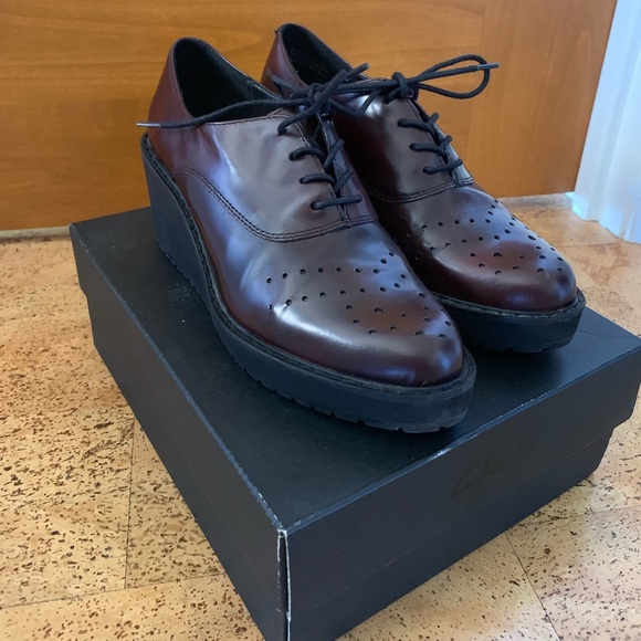 Clark s Game Oval oxford burgundy shoes Sz 7